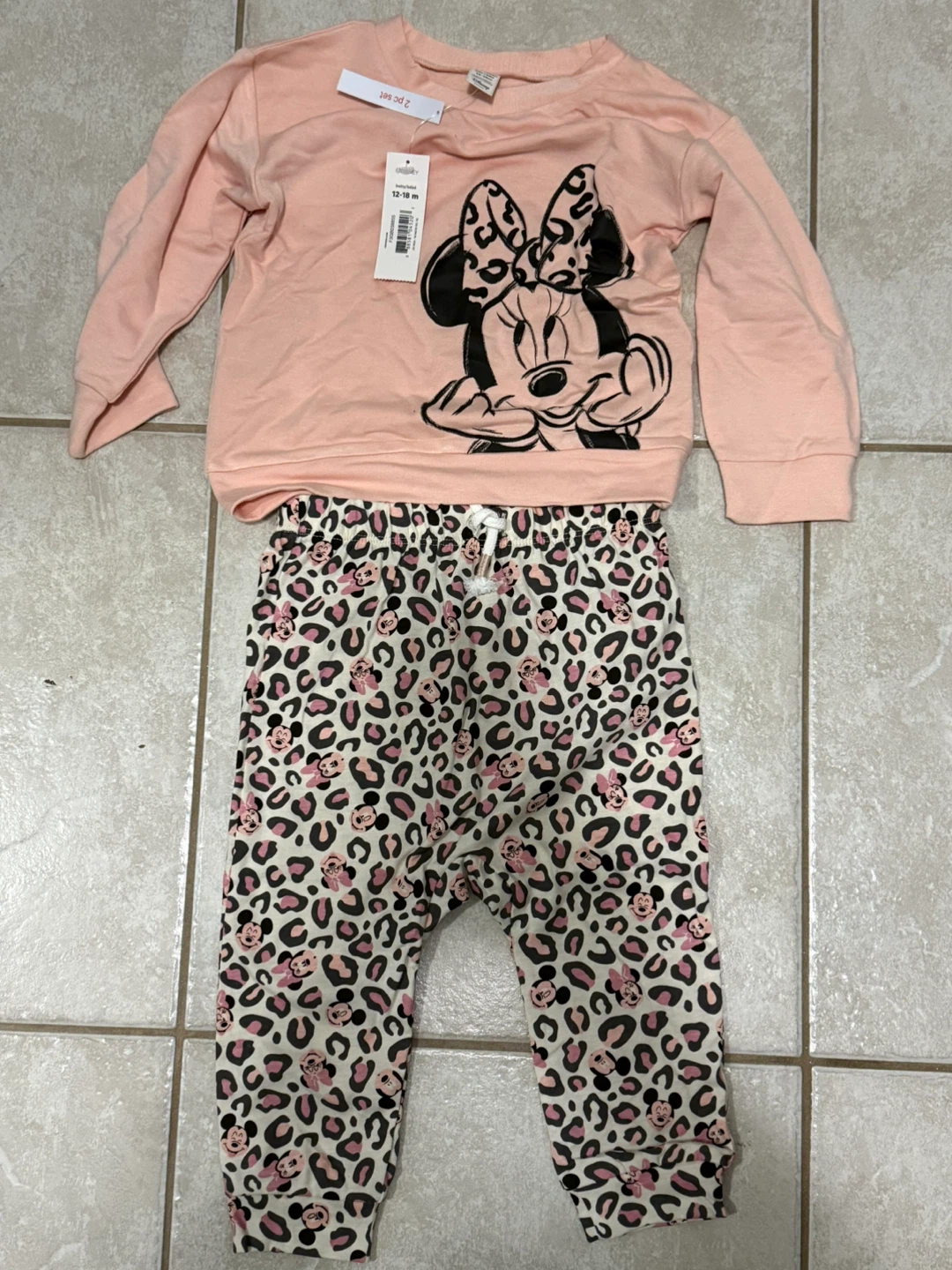 *Brand new, tags on!*Disney Minnie Mouse Baby Outfit 12-18M