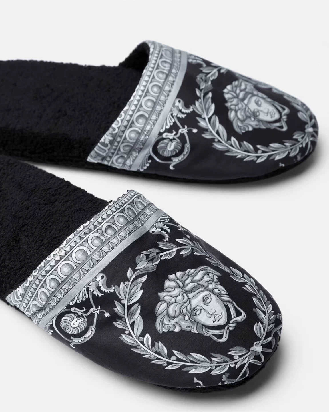 *VERSACE I ♡ BAROQUE SLIPPERS $150* - photo 2