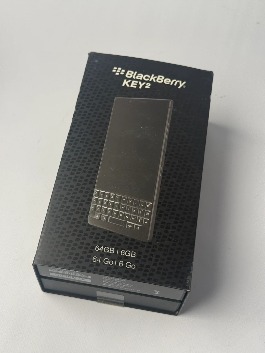 BlackBerry KEY2 LE Smartphone - Black - photo 2