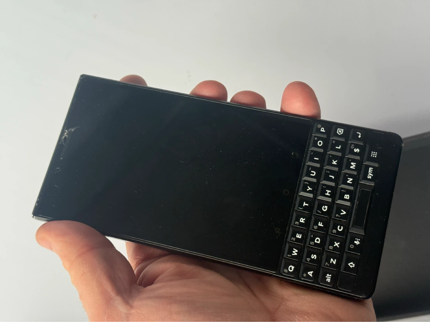 BlackBerry KEY2 LE Smartphone - Black - photo 3