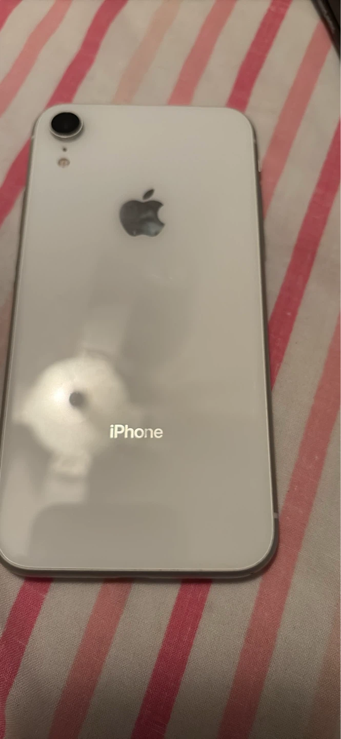 Apple iPhone XR - White 64 GB 77% battery health - photo 2
