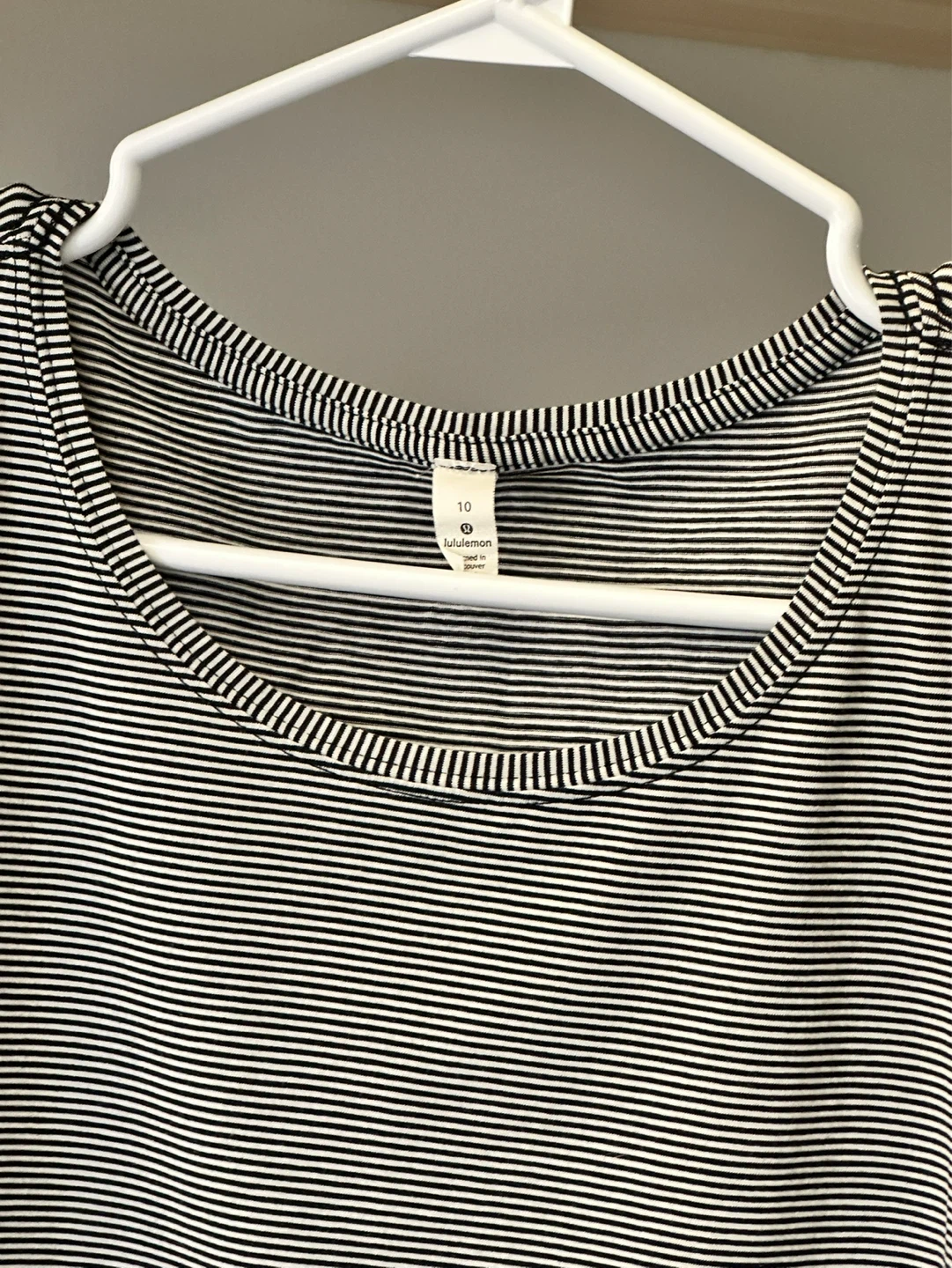 Lululemon striped t-shirt size 10 - photo 2