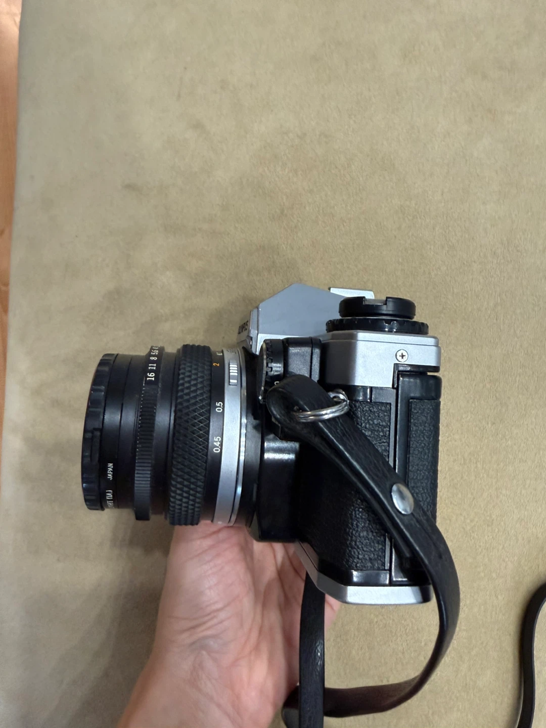 Olympus OM10 35mm Film Camera with 50mm f1.8 Lens - photo 3