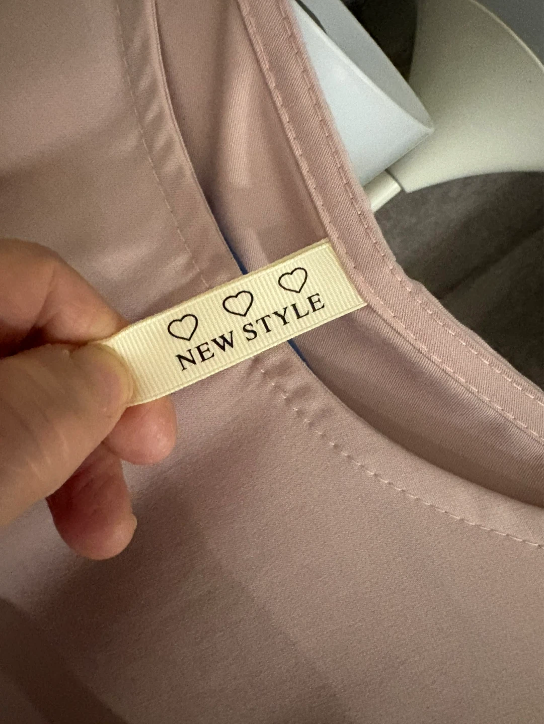 Robe  rose pâle avec fleur - photo 5