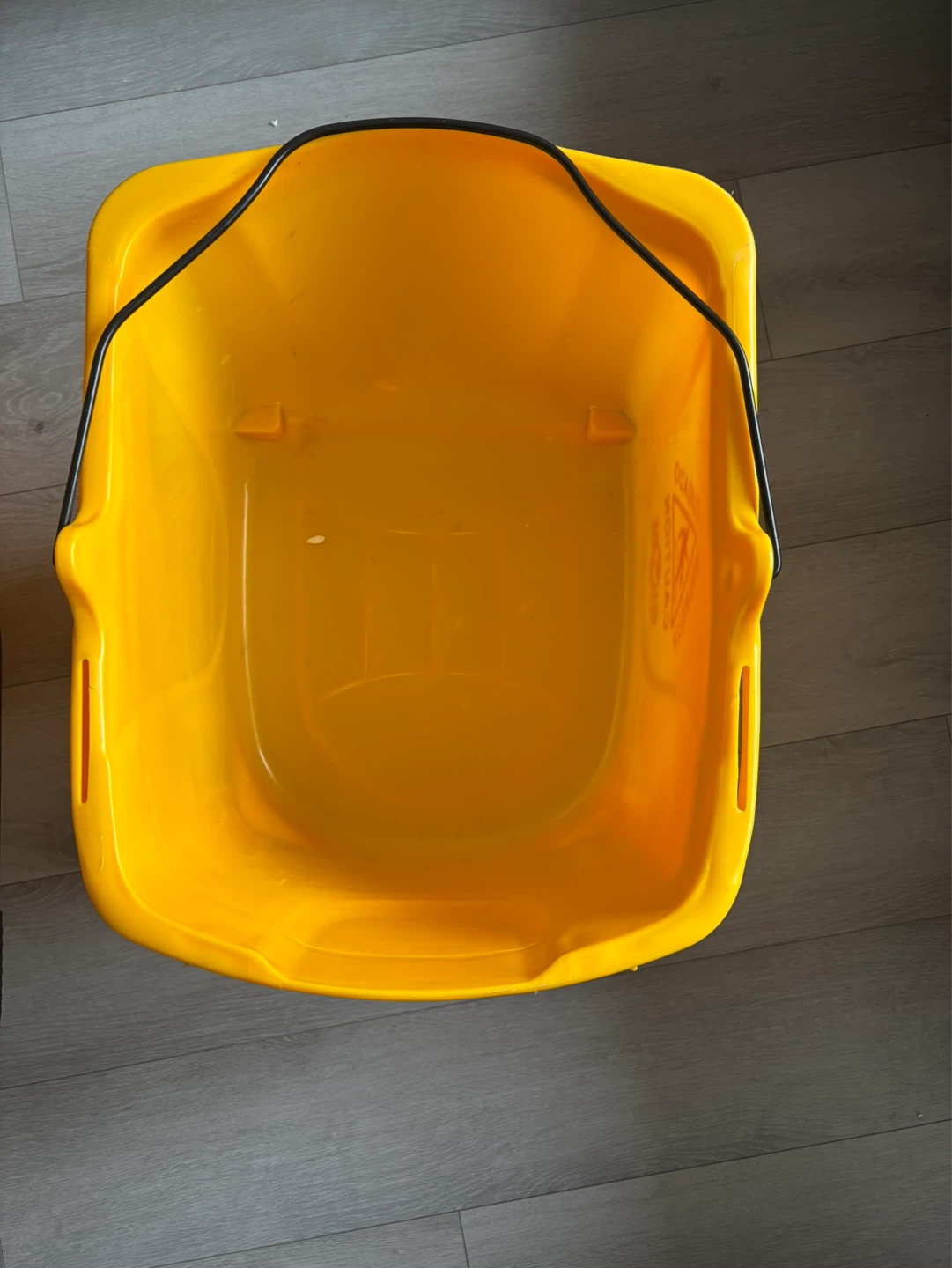 Commercial Mop Bucket with Wringer – 35 Qt (Clean & Wheels)🪣