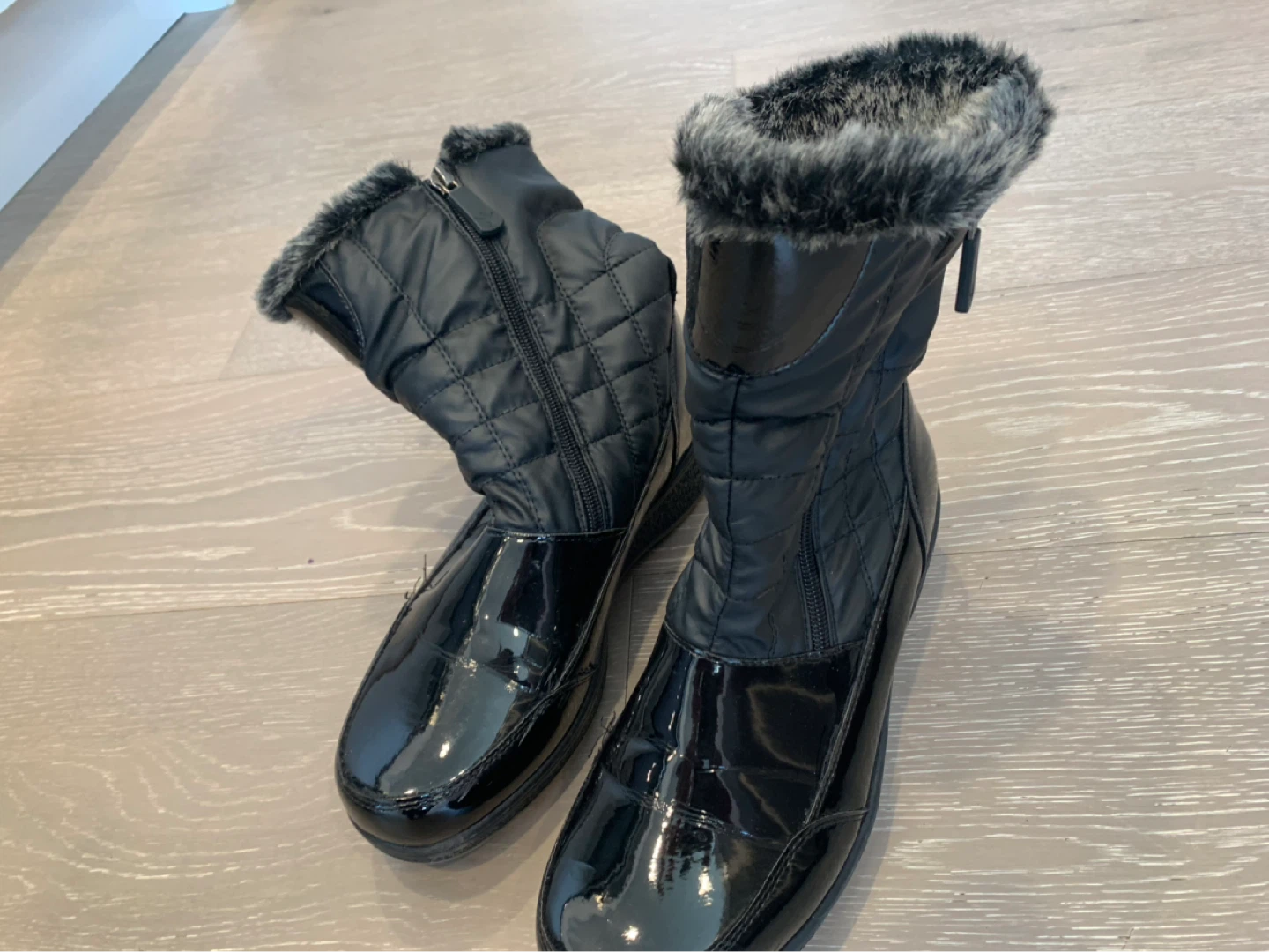 Black Quilted Winter Boots with Faux Fur Trim