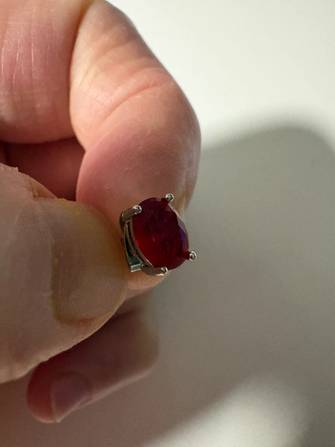 Boucles d'oreilles style diamant rouge - photo 3