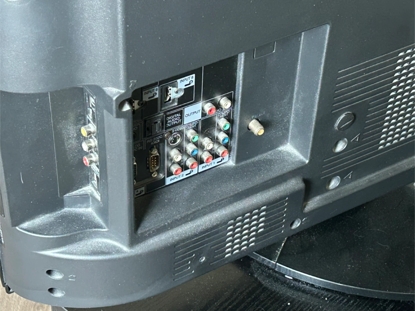 40 Inch Sharp AQUOS LCD TV - photo 2