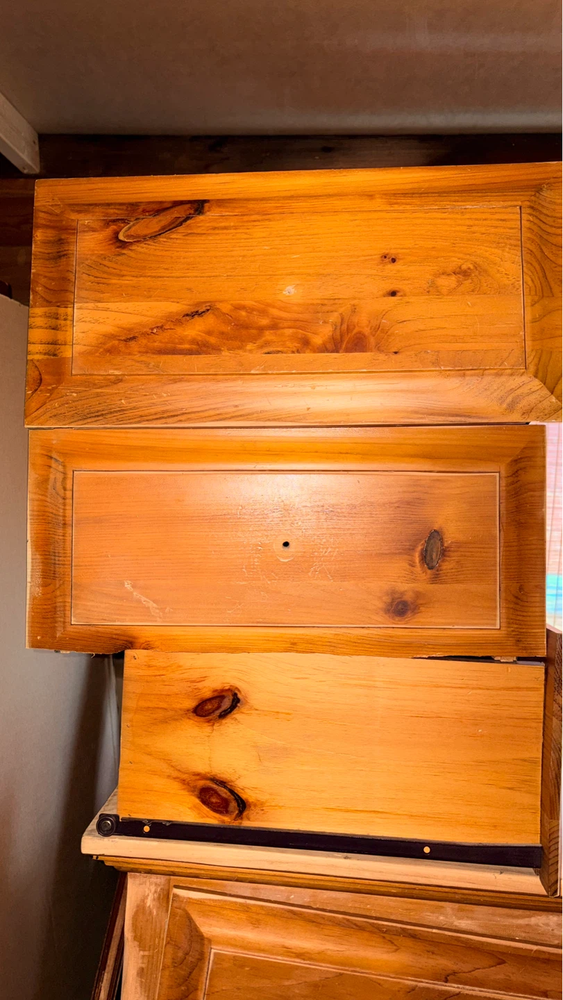 Solid wood nightstands (2) with drawers - photo 3
