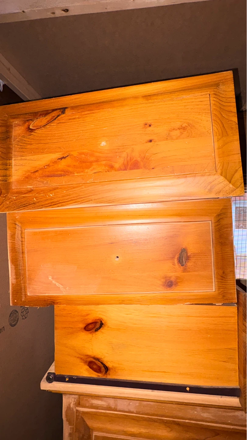Solid wood nightstands (2) with drawers - photo 2
