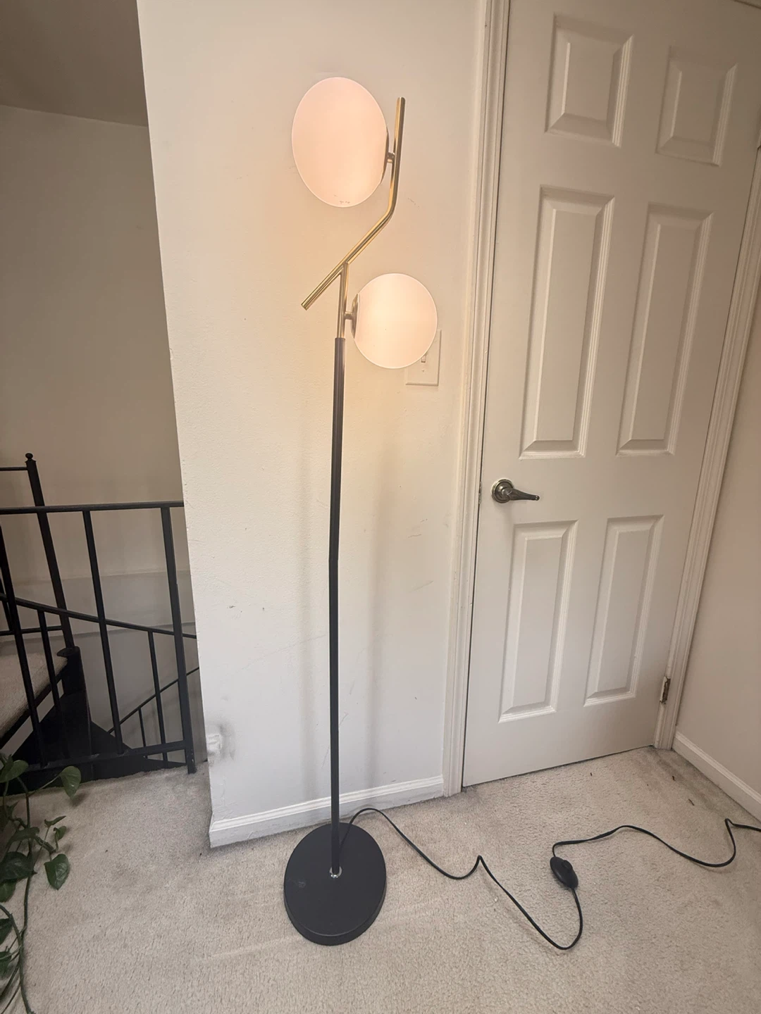 Modern 2-Light Orb Floor Lamp - Black & Gold