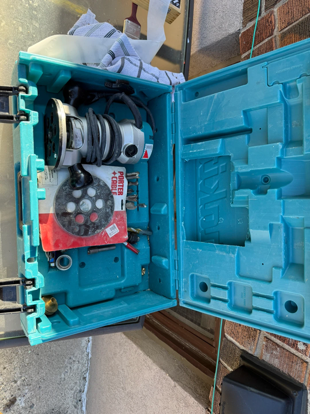 Makita RF110 Router with Case and Accessories - photo 2