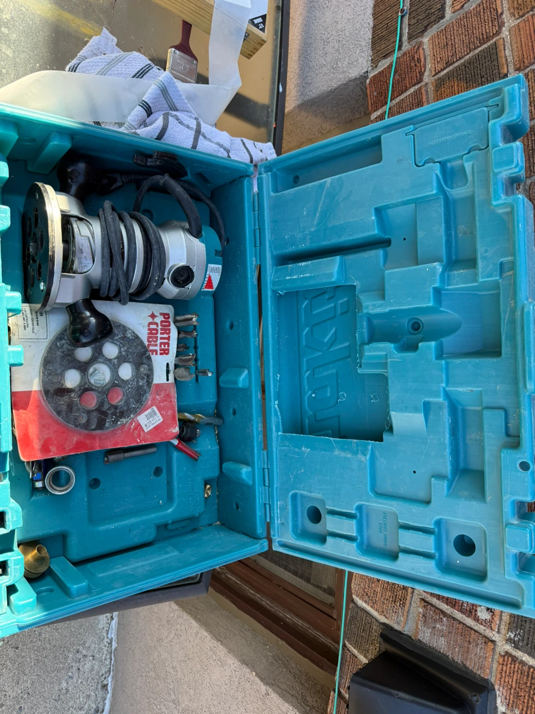 Makita RF110 Router with Case and Accessories