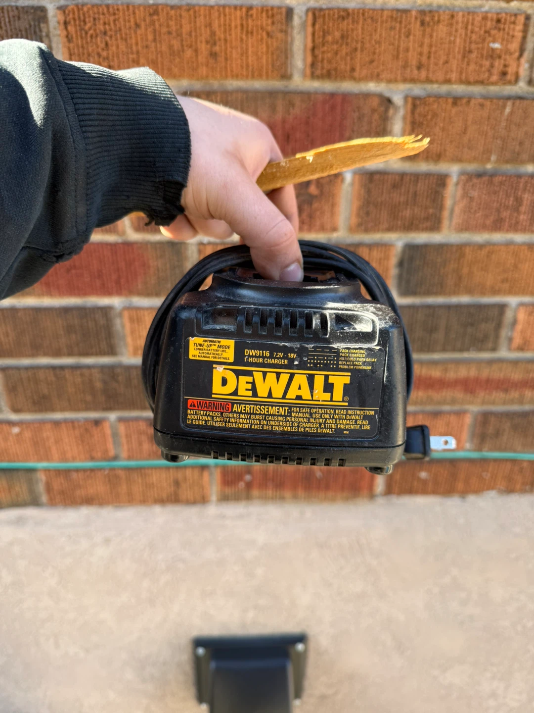 DEWALT DW9116 7.2V-18V 1-Hour Battery Charger