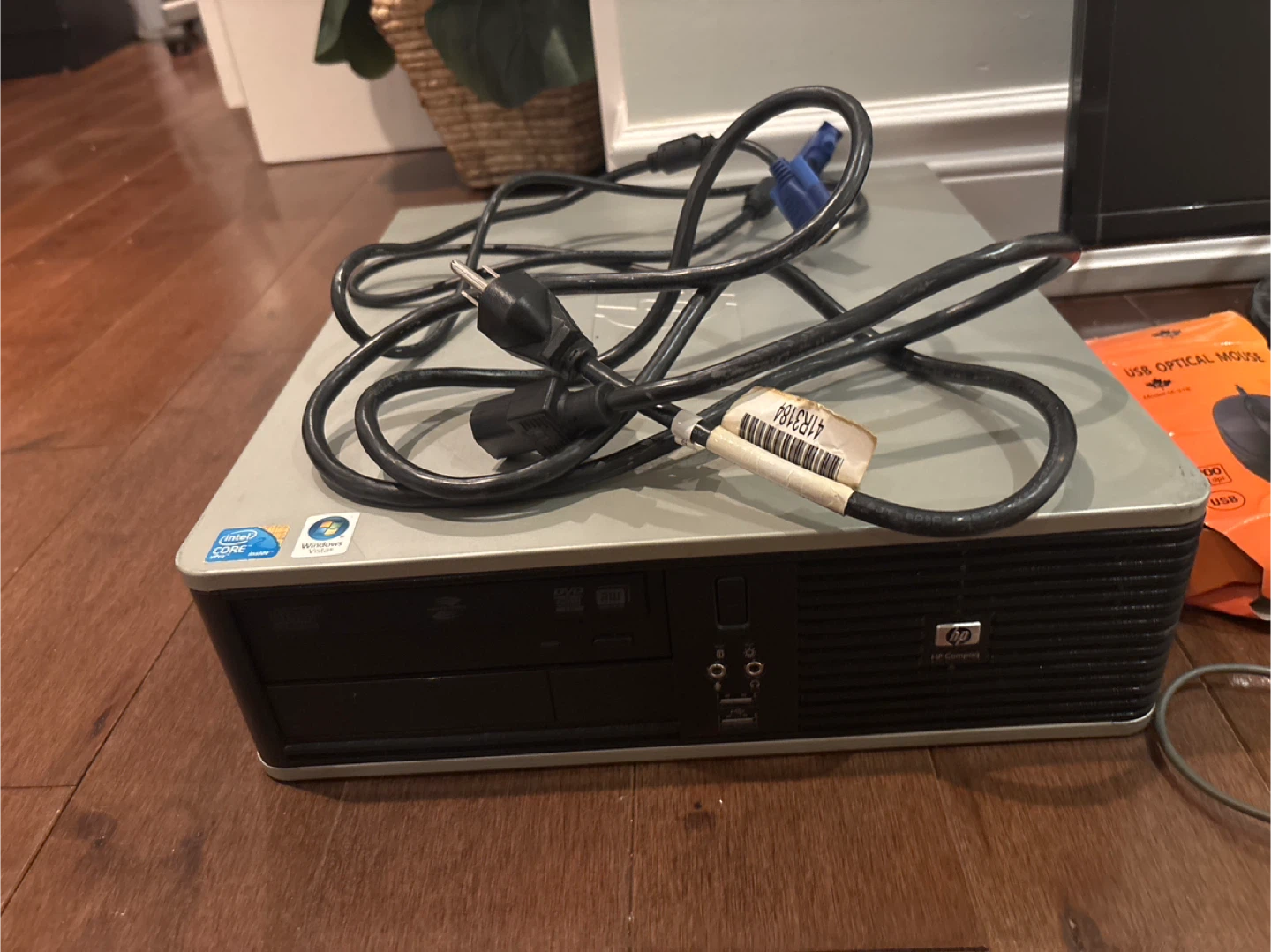 HP Computer Tower with Keyboard, Mouse, and Monitor - photo 2