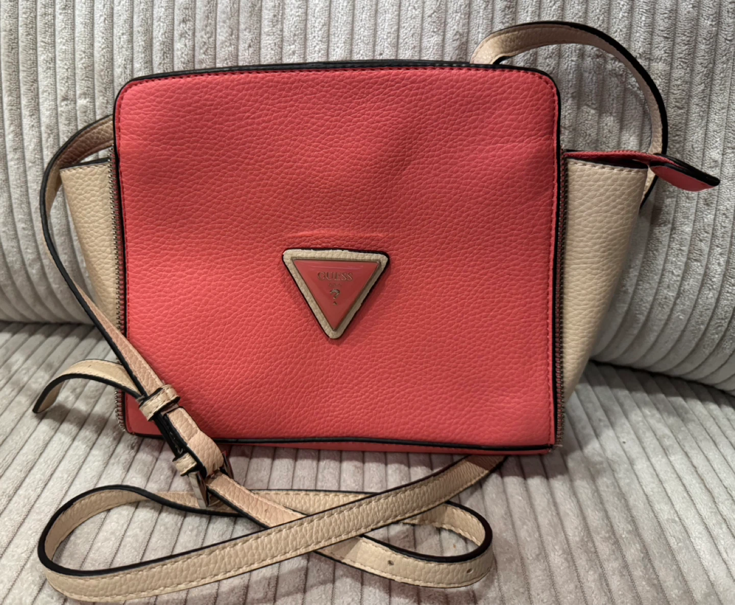 Guess crossbody purse