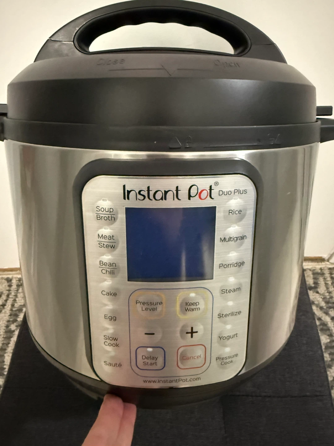*Like new!* Instant Pot Duo Plus 60 -  6 Quart BUNDLE - photo 2