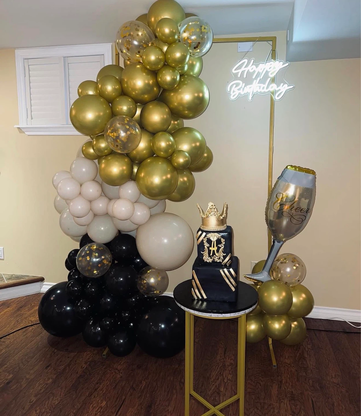 Elegant Gold Wedding Backdrops/Balloon Garland– Like New! - photo 2