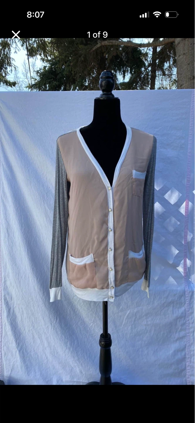 Monteau V-neck Button Up Cardigan Top