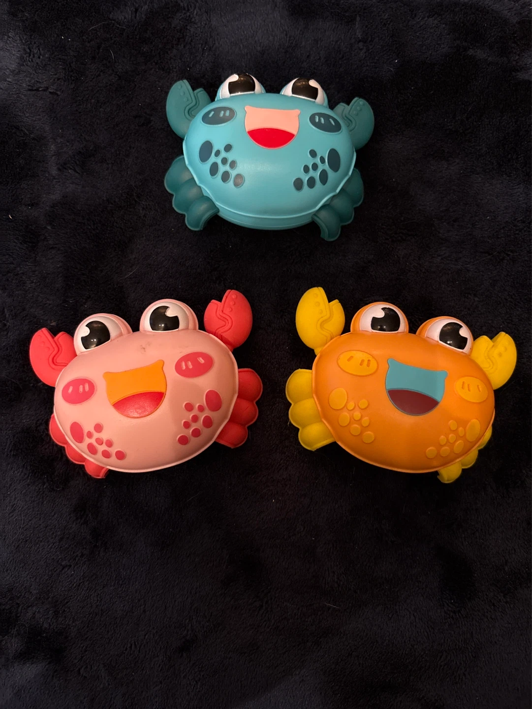 Set of 3 toy Crabs on wheels