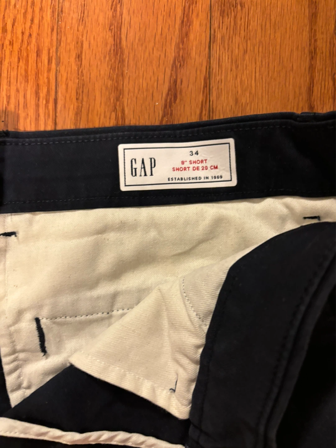 Gap 8" Shorts - Size 34 - photo 4