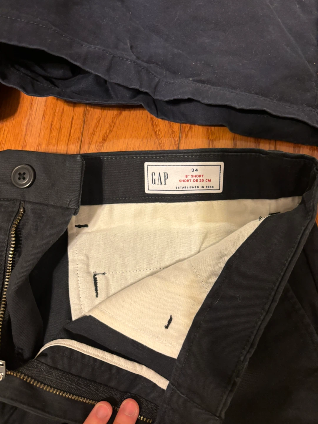 Gap 8" Shorts - Size 34 - photo 3