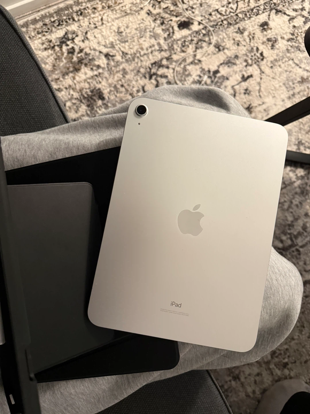 Apple iPad 10th Generation - photo 2