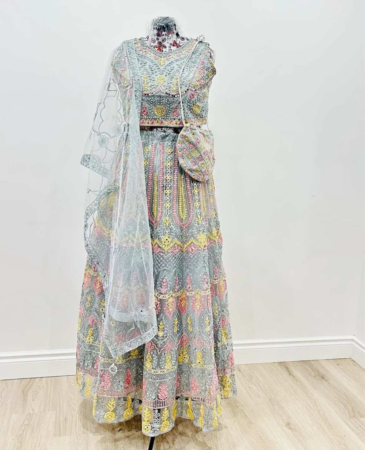 Embellished Grey Lehenga with Dupatta and Purse - photo 2