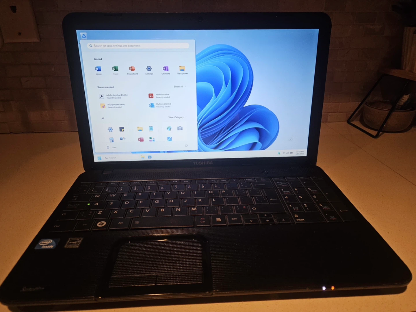 🔥 Toshiba 15.6” Laptop with Charger - Good Battery | 500GB HD