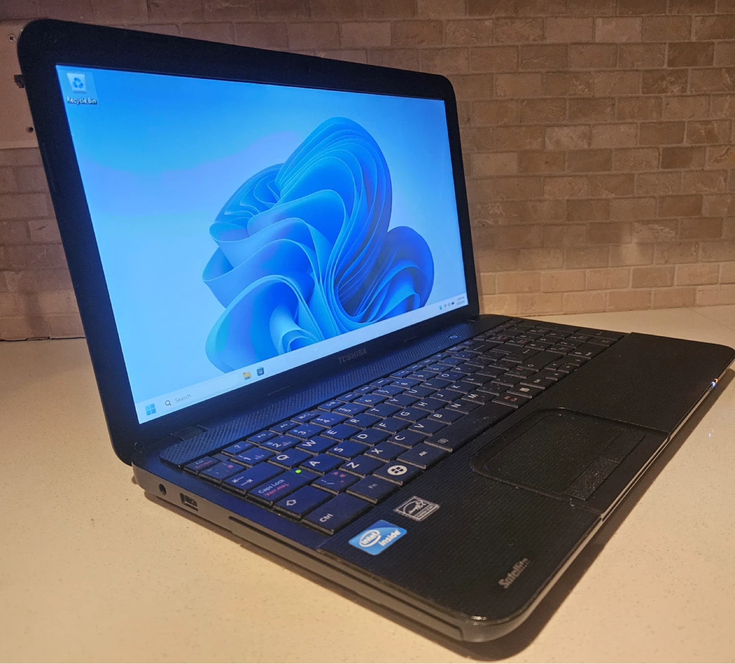 🔥 Toshiba 15.6” Laptop with Charger - Good Battery | 500GB HD - photo 2