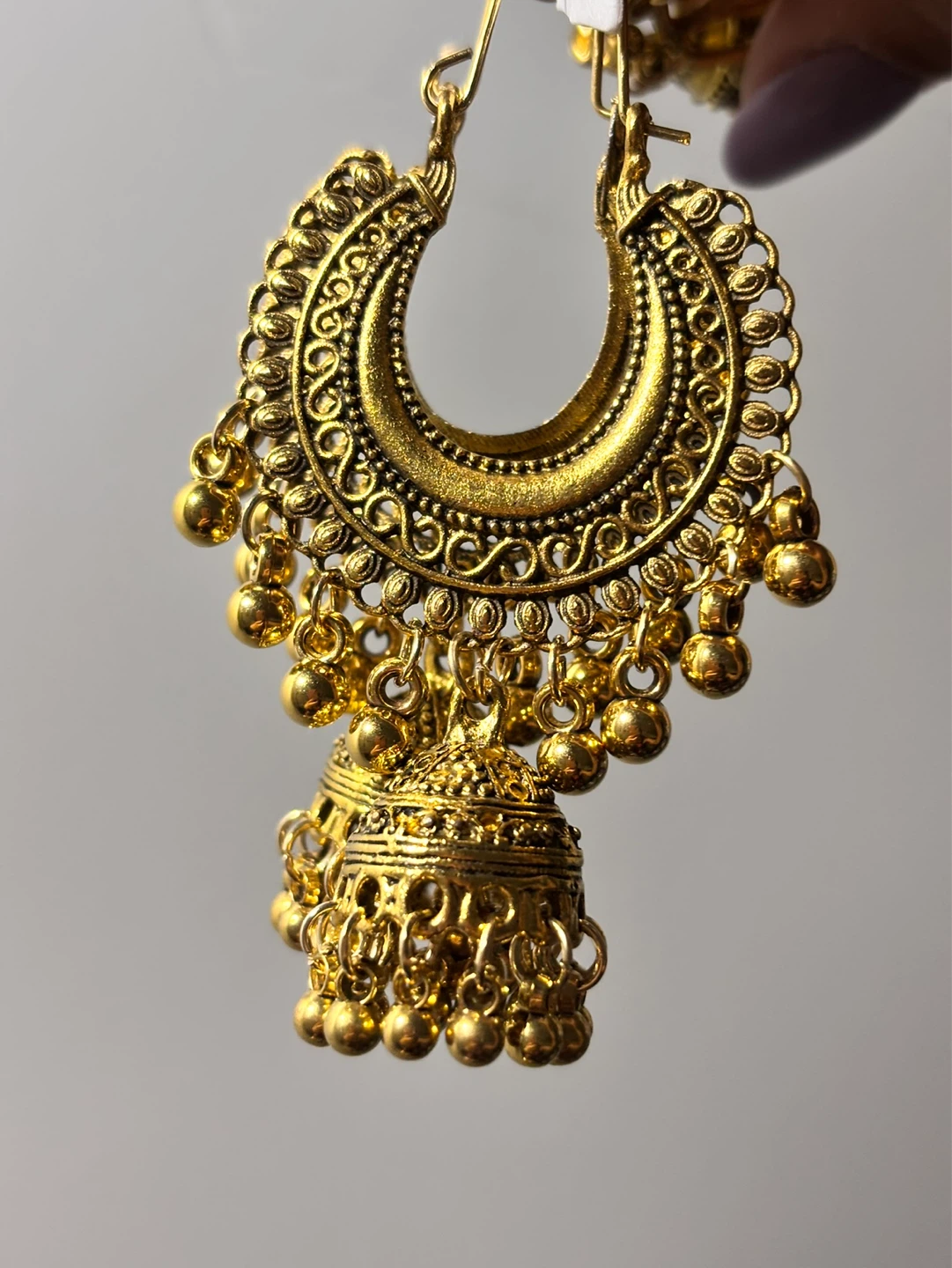 Gold coloured jhumka earrings with decorative details - photo 3