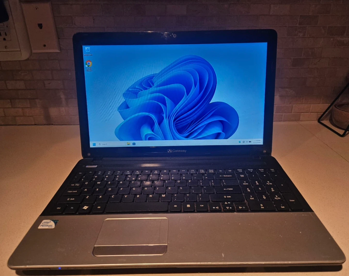 🔥 Gateway 15.6” Laptop with Charger + Lots of Storage | 500GB