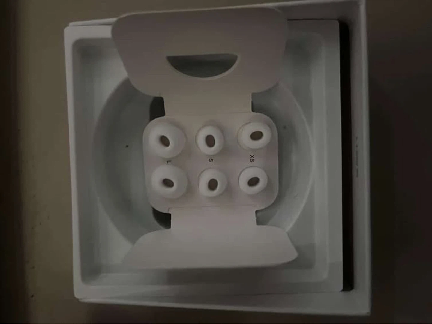 Apple AirPods Pro (2nd generation) with MagSafe Charging Case - photo 3