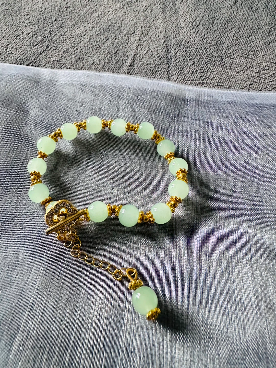 Light Green/Jade Beaded Bracelet with Gold Accents