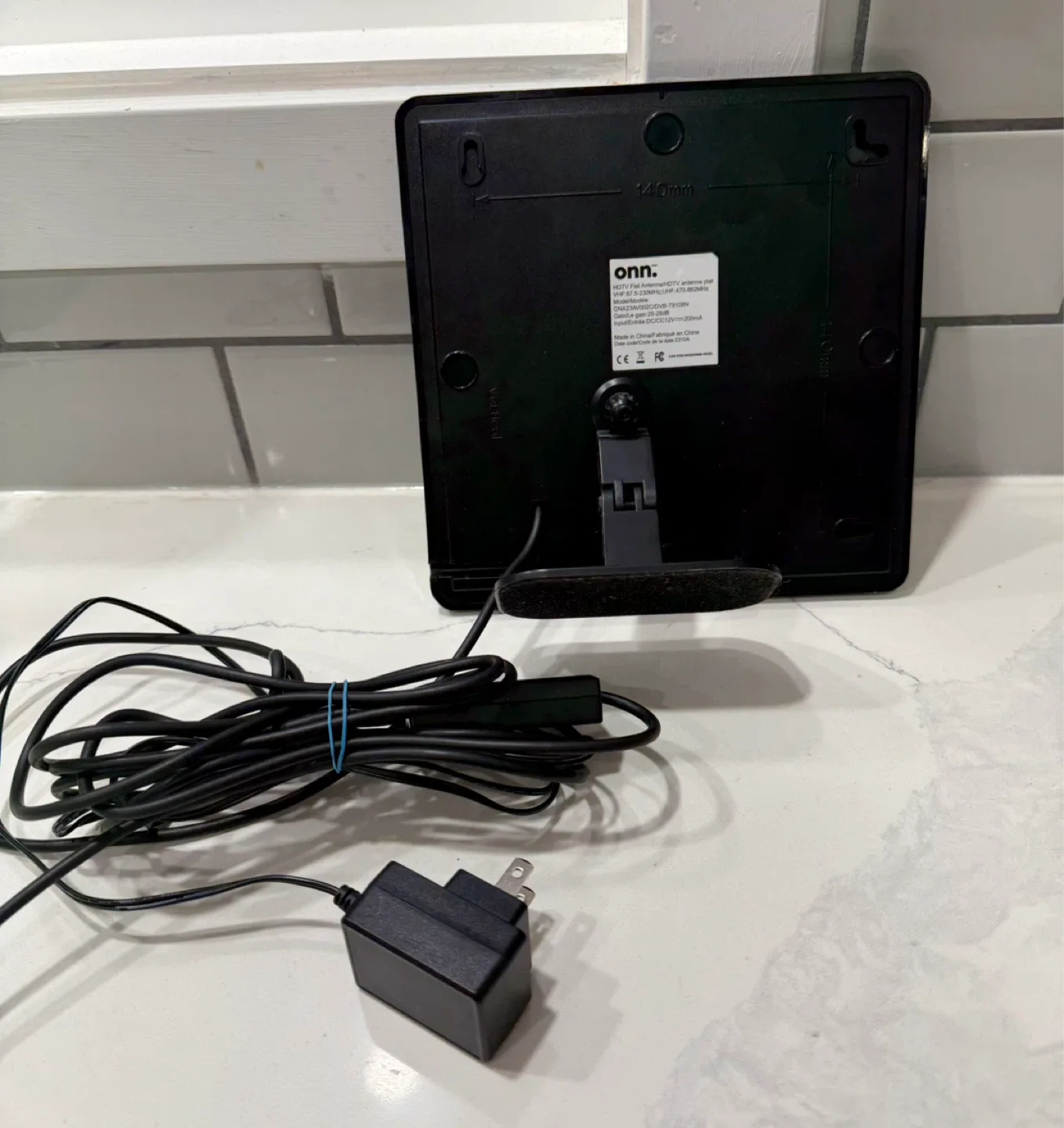 Onn. HDTV Flat Antenna - photo 2