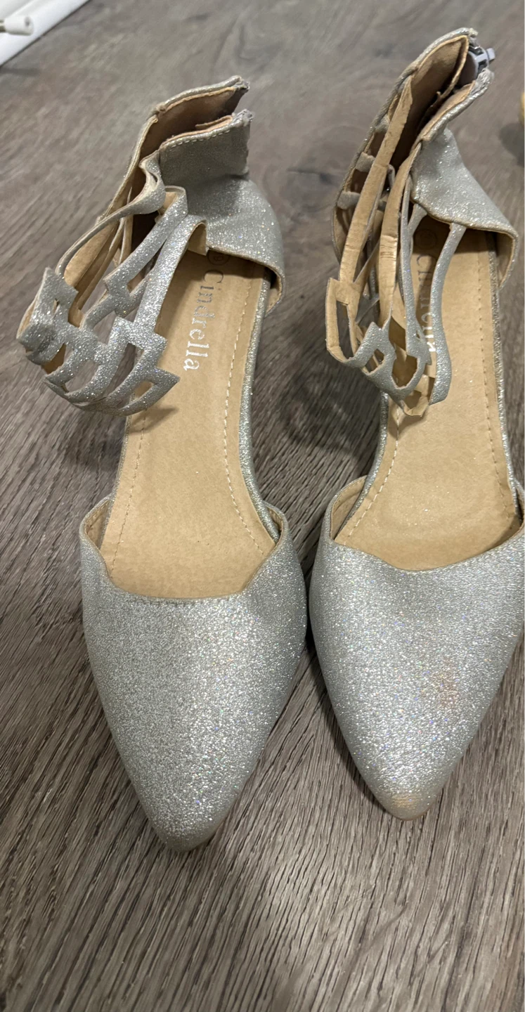 Silver Heels - photo 2