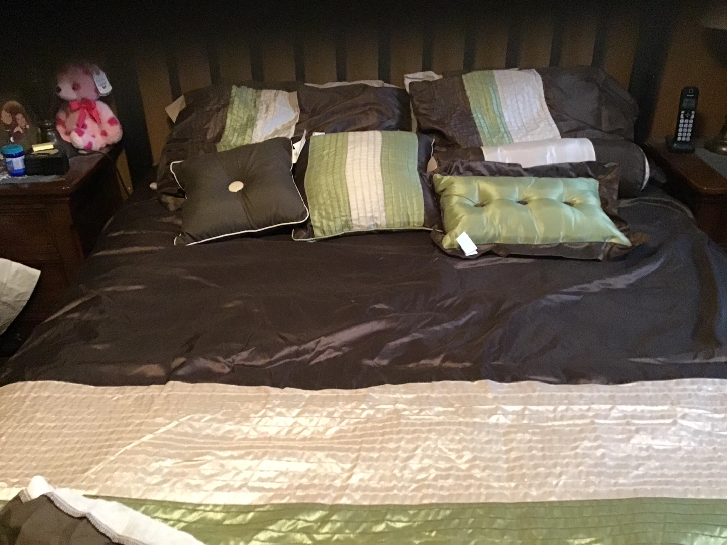 Queen Size Bedding Set with Decorative Pillows and dust ruffle - photo 2