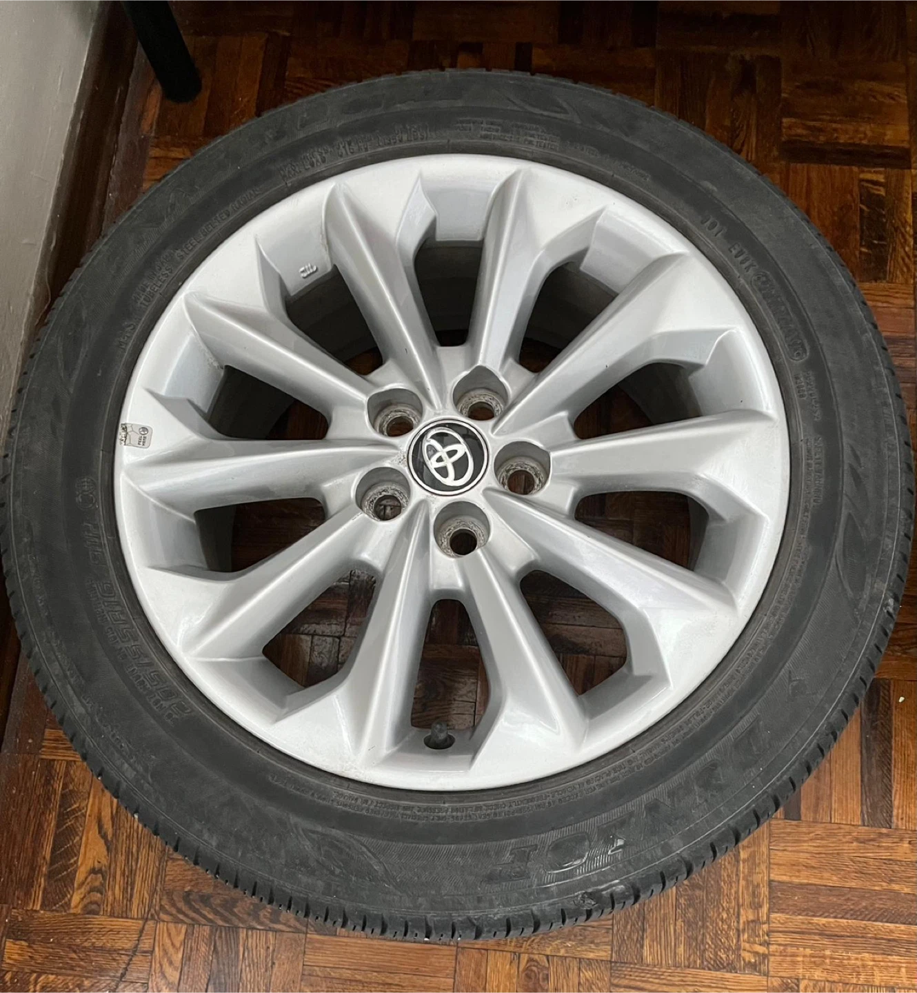 Toyota Corolla alloy rims with all-season tires - photo 2