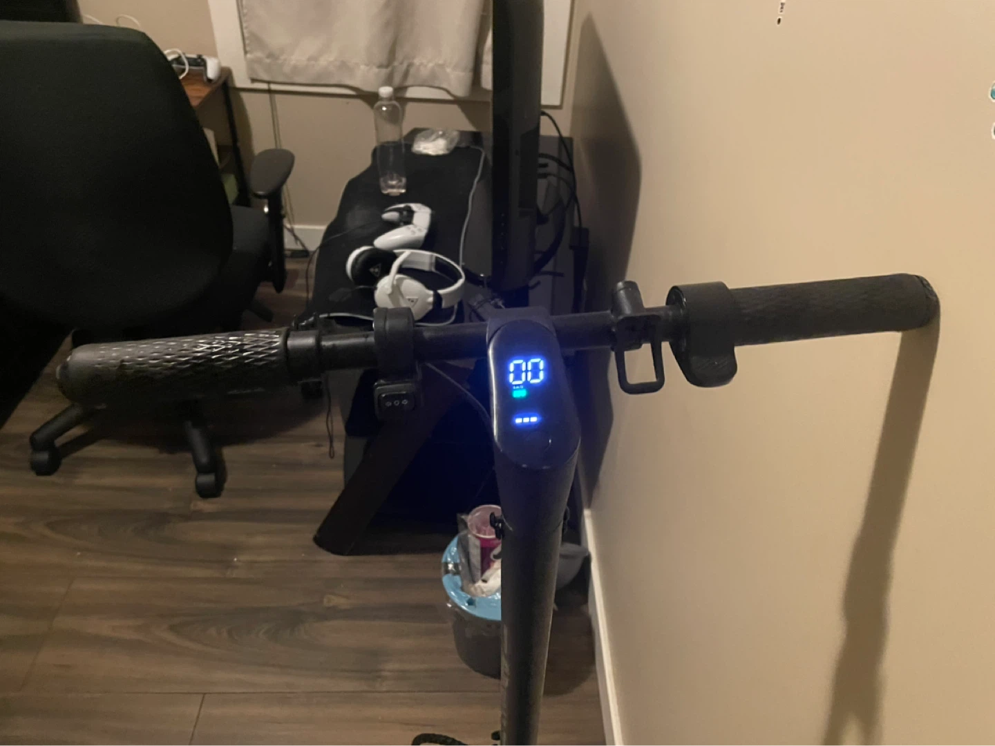ECOROAD Electric Scooter with Charger - photo 3