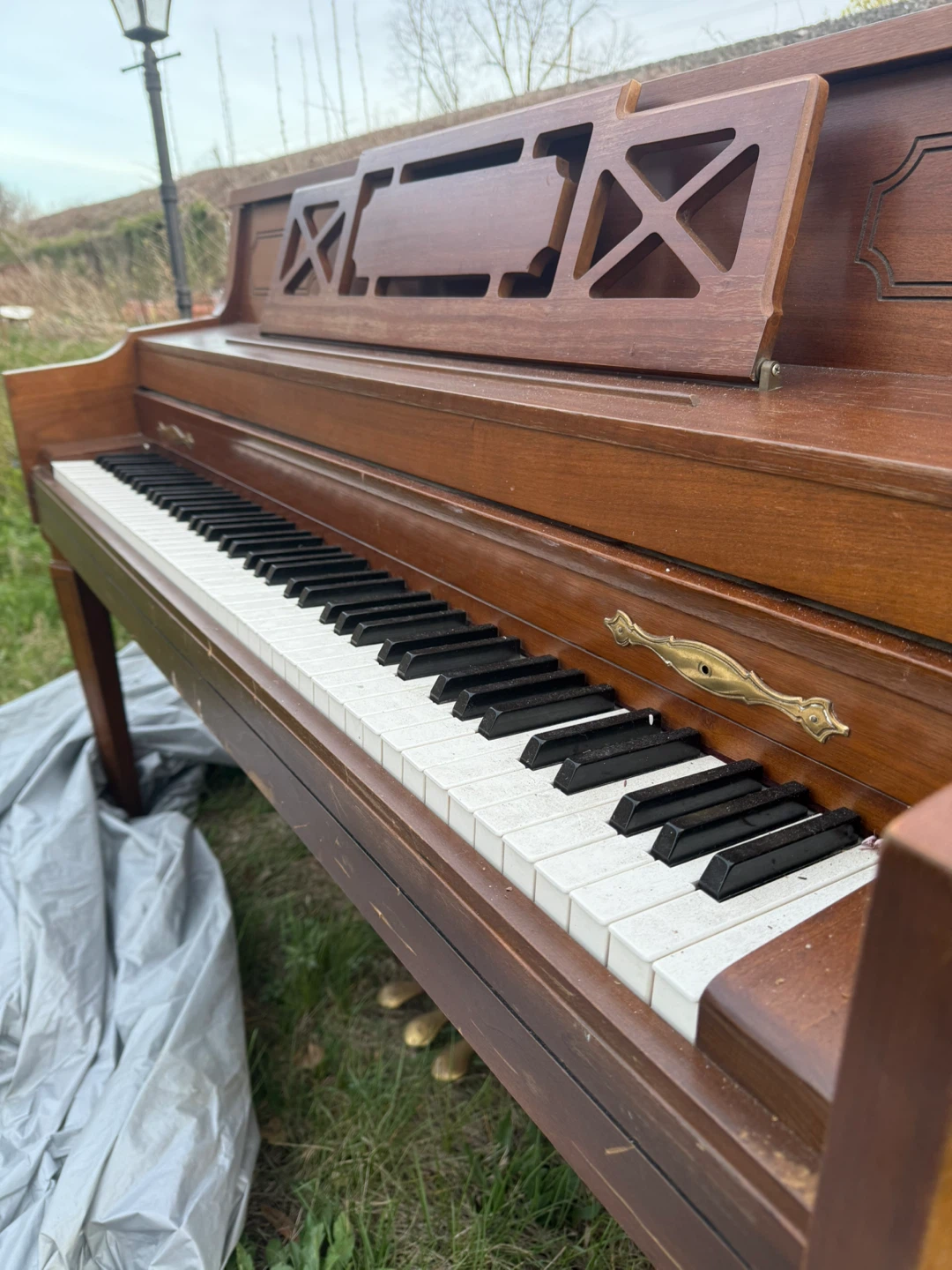 Upright Piano - Wood Finish - photo 4