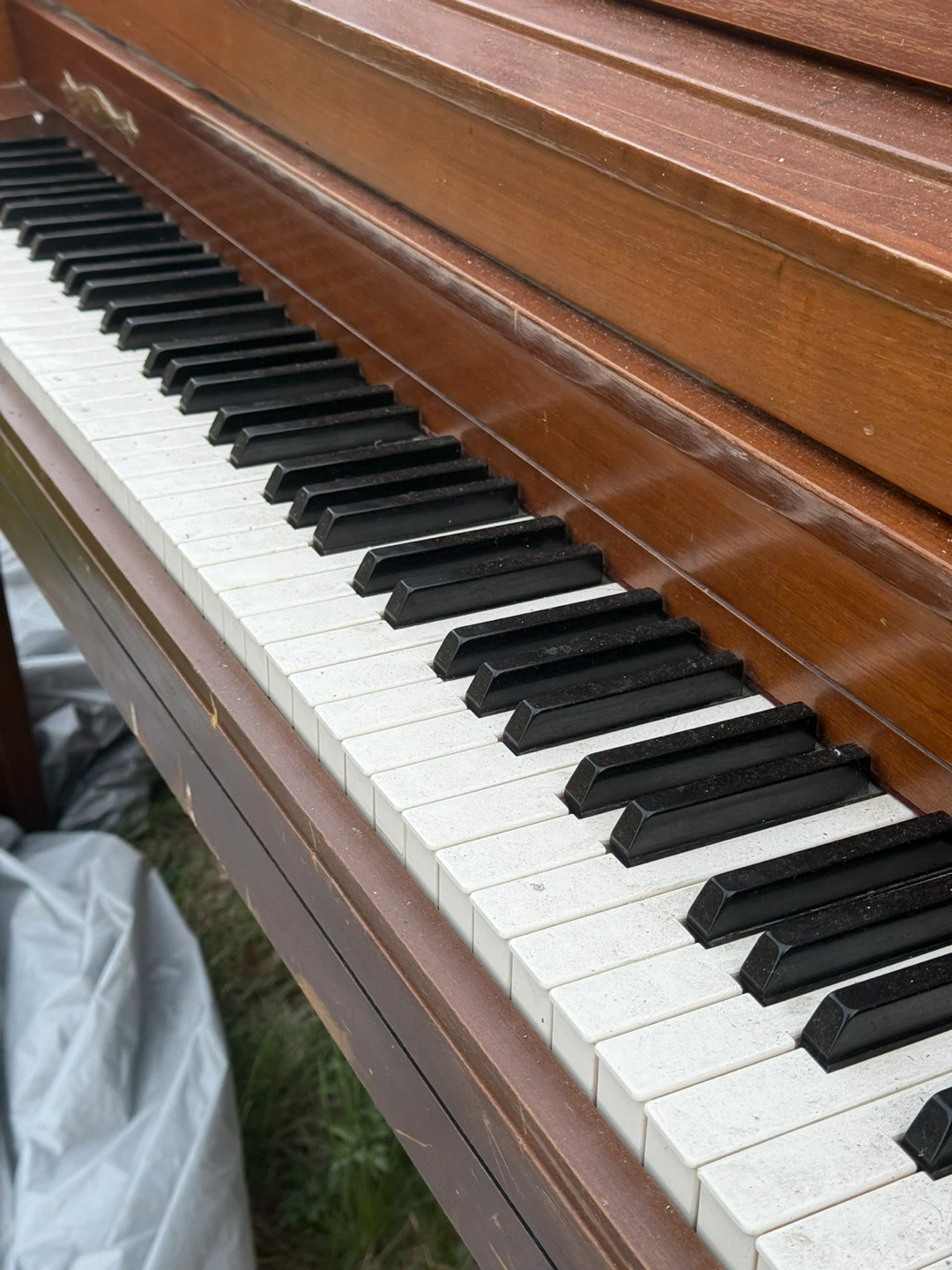 Upright Piano - Wood Finish - photo 3