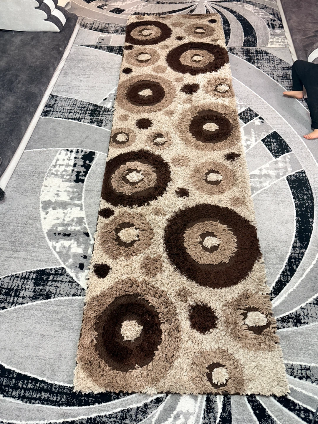 Shag Rug with Concentric Circle Pattern - photo 3
