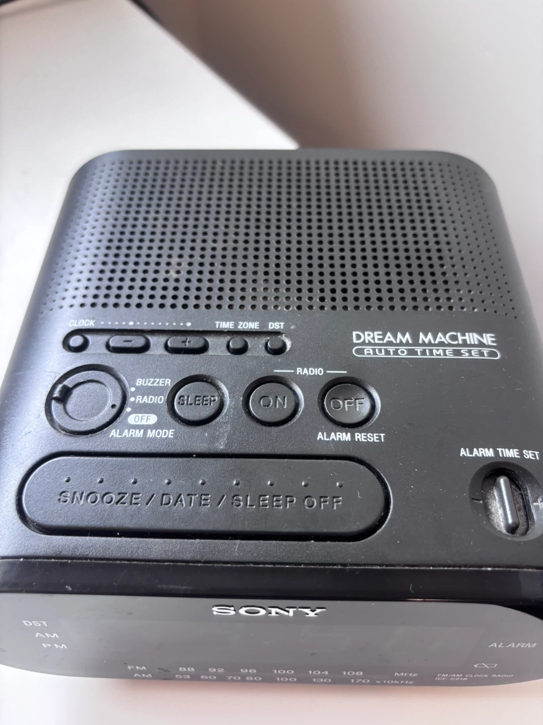 Sony Dream Machine AM/FM Clock Radio ICF-C218 - photo 2