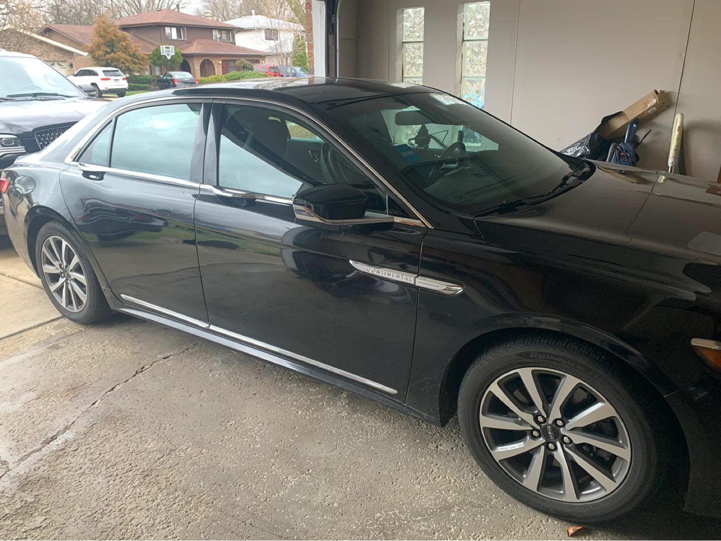 Black Lincoln Continental Sedan 2019 - photo 2