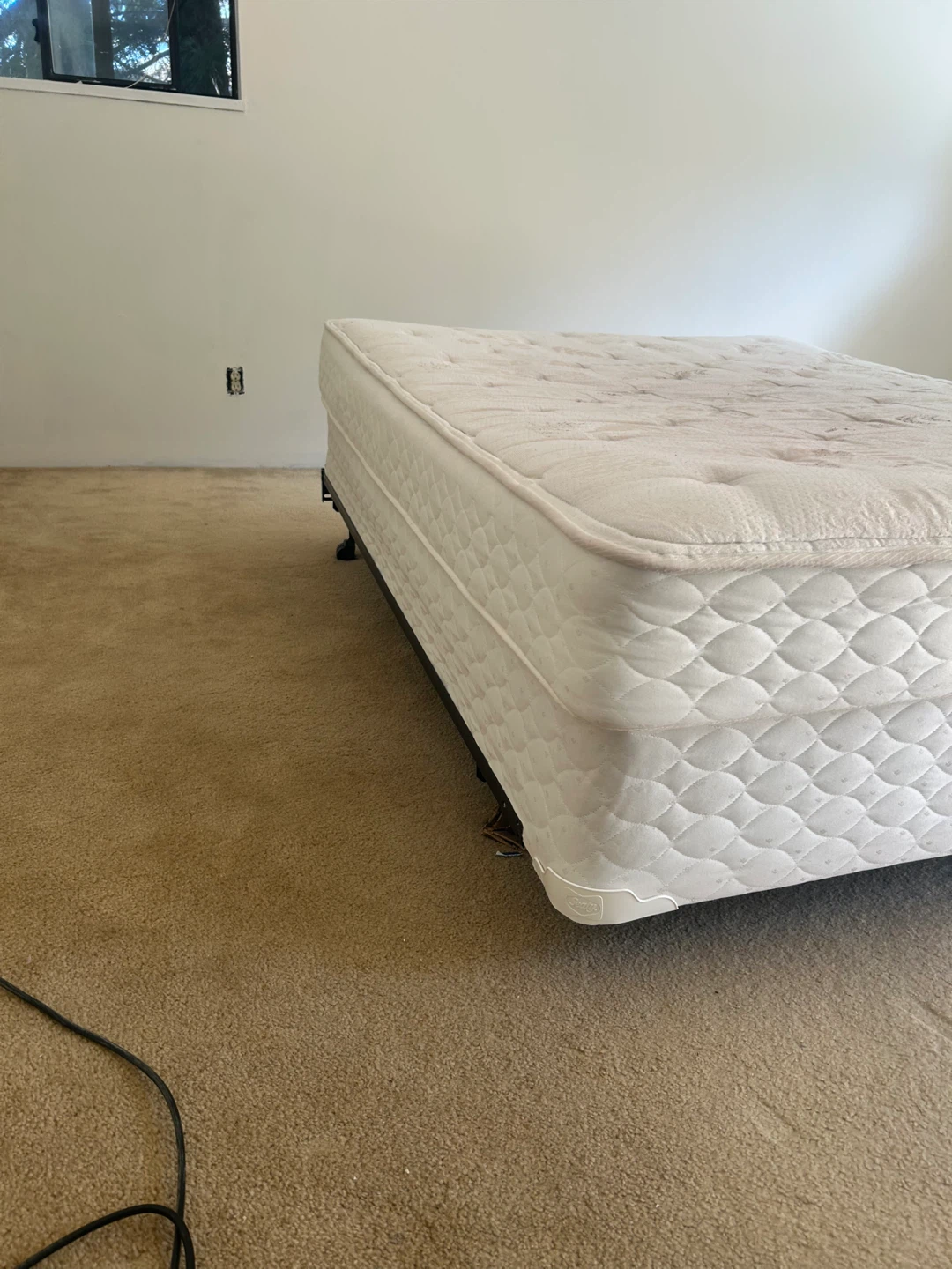 Queen size mattress and boxsprinh - photo 3