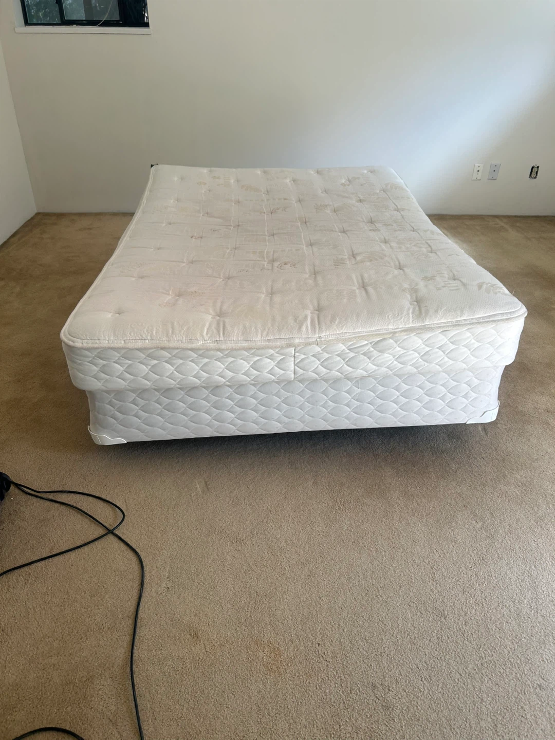 Queen size mattress and boxsprinh - photo 2