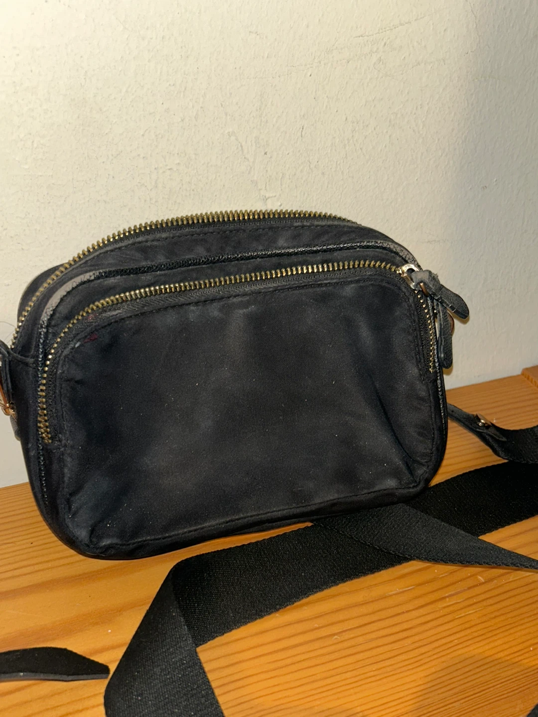 Black crossbody bag with double zipper - photo 3