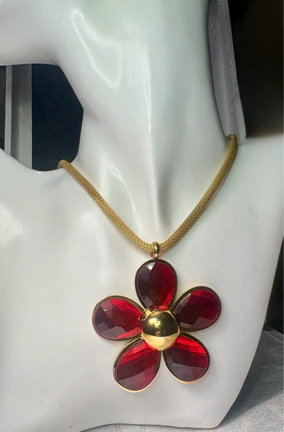 Set of 2 Red Flower Pendants and Crystal Earrings - photo 2