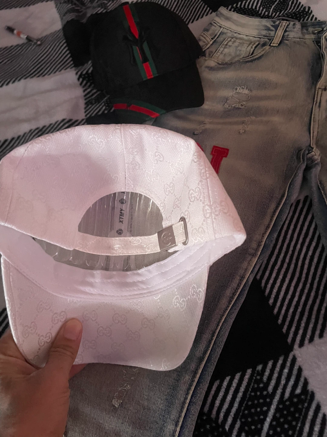 White Gucci Monogram Baseball Cap - photo 2