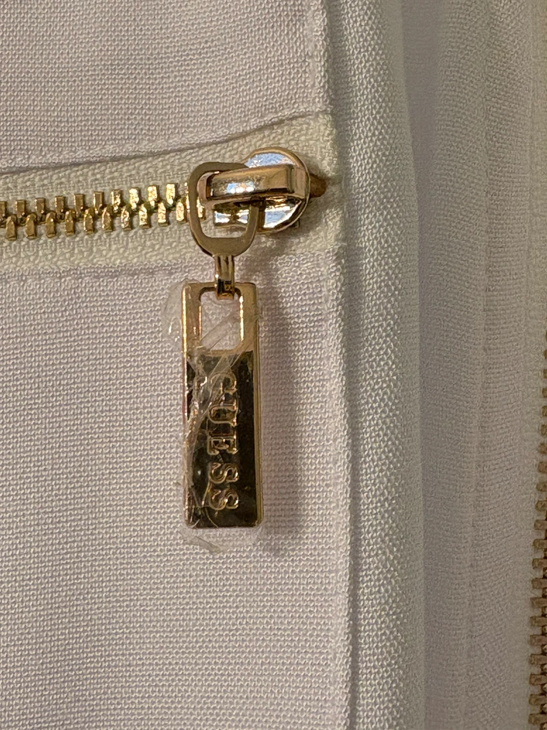 GUESS Women's White Dress with Gold Chain Belt Size M - photo 4